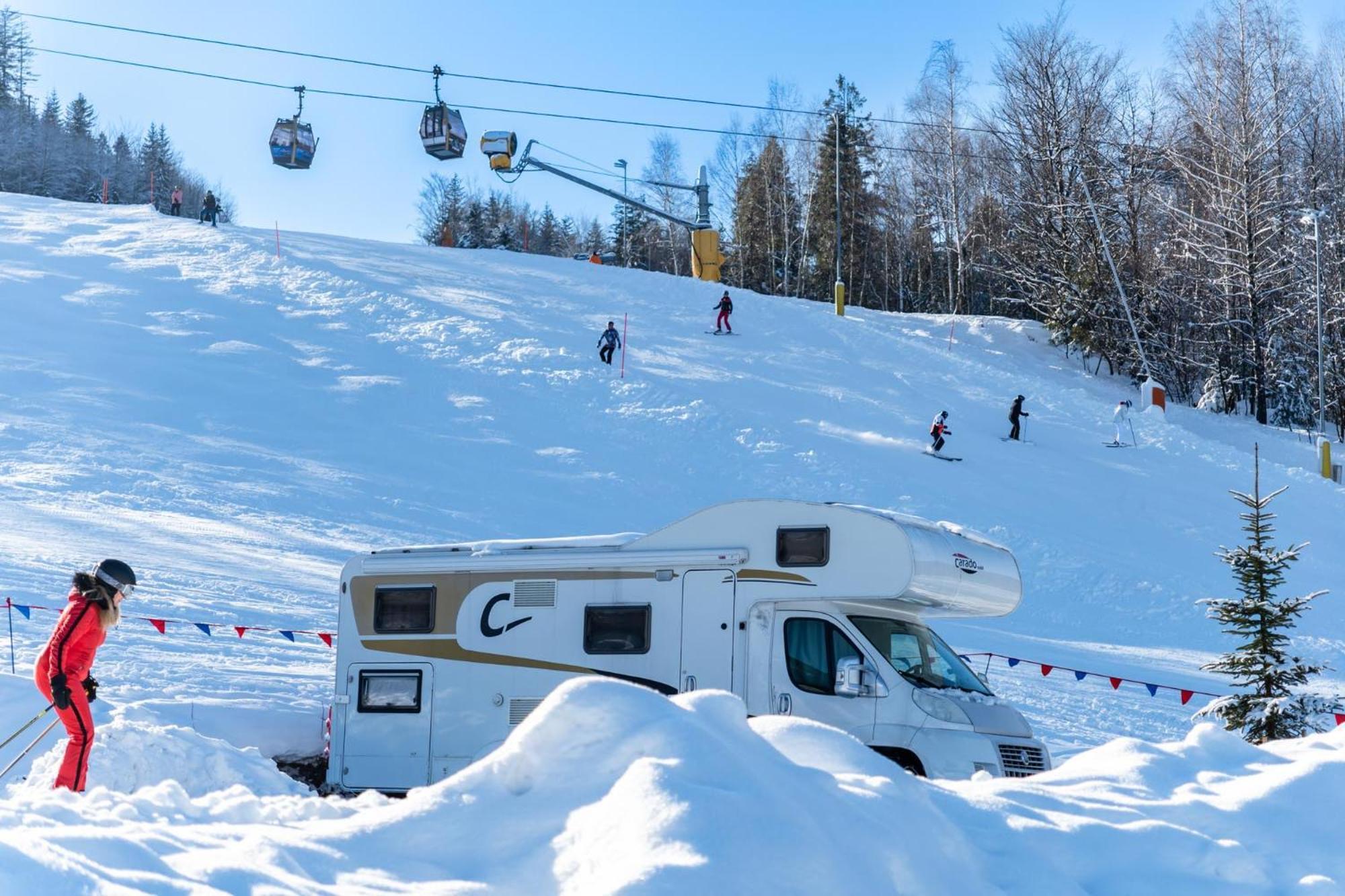 Kemp Zwalisko Camper Park Parcela Na Namiot