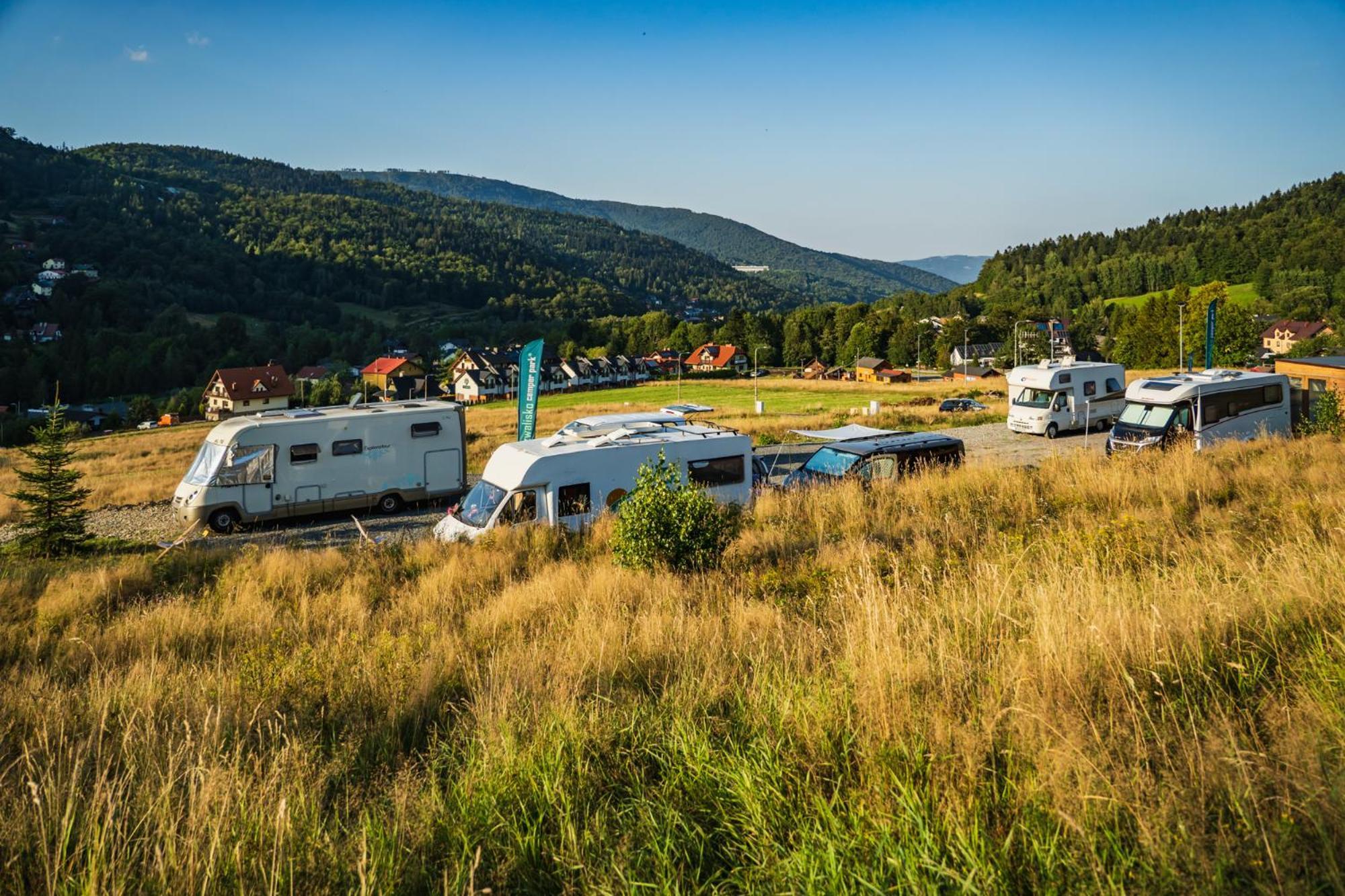 Kemp Zwalisko Camper Park Parcela Na Namiot